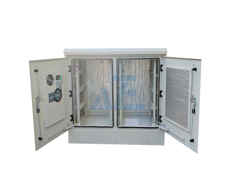 24U IP55 Rated Double Bay Outdoor Telecom Cabinets with AC Powered Air Conditioner